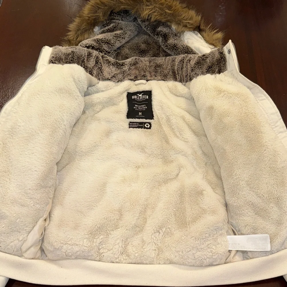 Hollister Cream Bomber Jacket with Faux Fur Hood Sz M - Picture 9 of 16